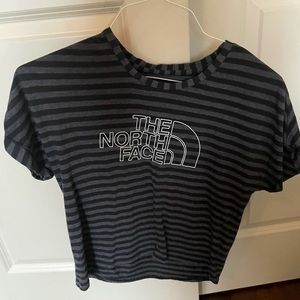 Super cute north face black and white t shirt, LG
